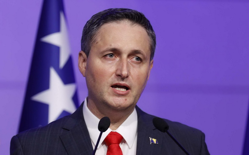 Bećirović pita Kajganića: Šta je poduzeo protiv zvaničnika RS-a zbog državne imovine