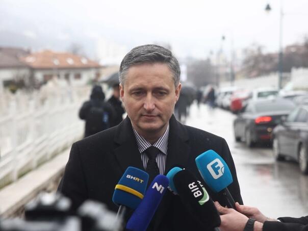 Bećirović položio cvijeće na Kovačima, separatistima poslao oštru poruku