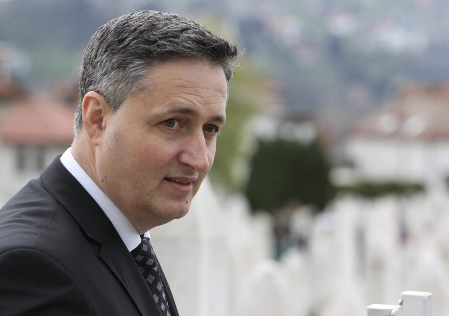 Bećirović poručio Dodiku: Ne igraj se s vatrom