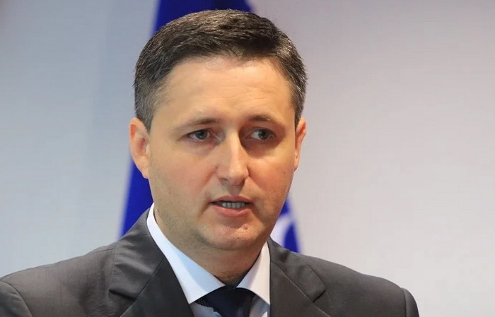 Bećirović poručio Vučiću: BiH ima legalne institucije, zaboravi kafane