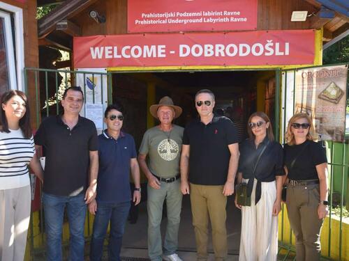 Foto: Bećirović posjetio Bosansku dolinu 'piramida'