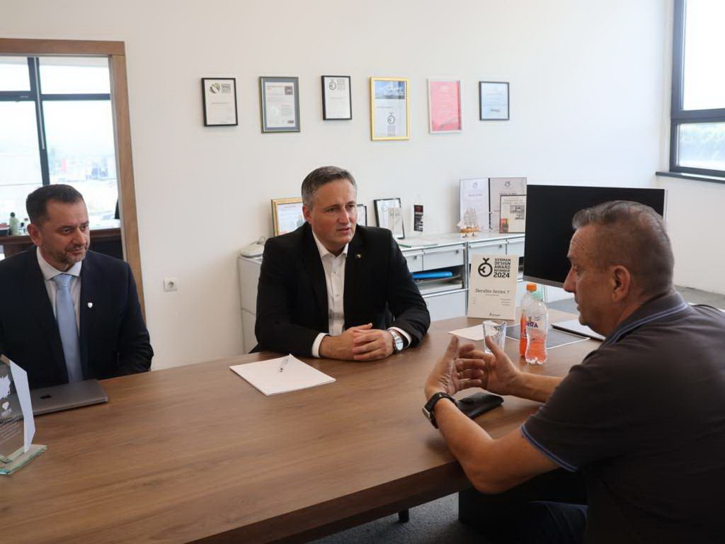 Bećirović posjetio preduzeće "Derubis" u Vitezu nakon požara
