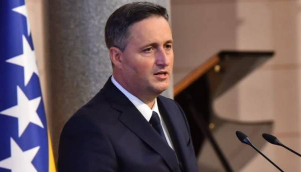 Bećirović pozvao Sattlera: Predložite sankcije Dodiku i suradnicima