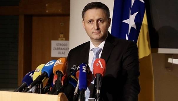 Bećirović: Predlažem migrantski centar u dvorištu Milorada Dodika