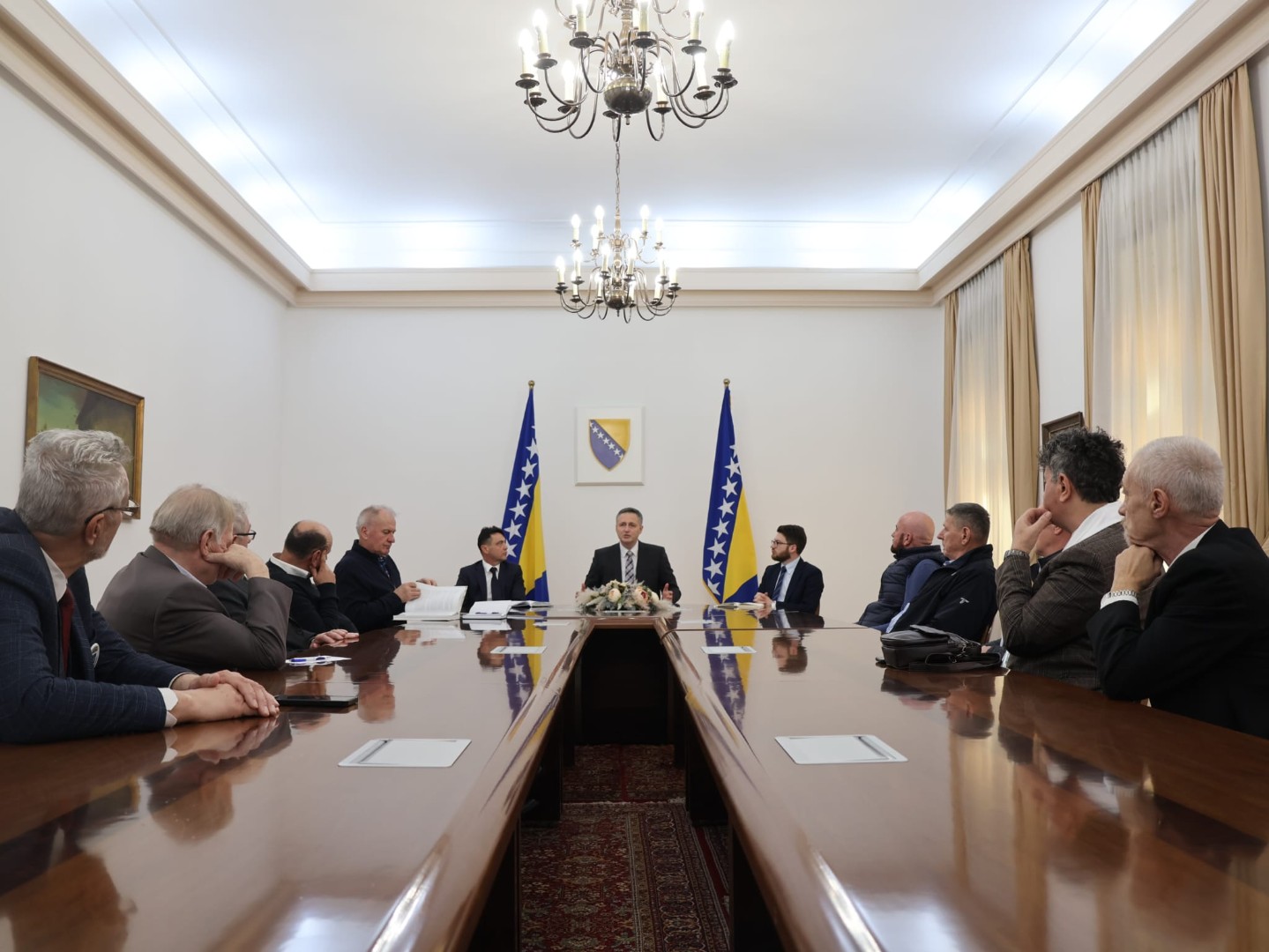 Bećirović primio delegaciju brigadnih udruženja: Odbrana državnih interesa prioritet