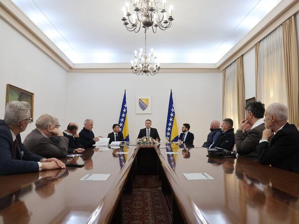 Bećirović primio delegaciju brigadnih udruženja: Odbrana državnih interesa prioritet
