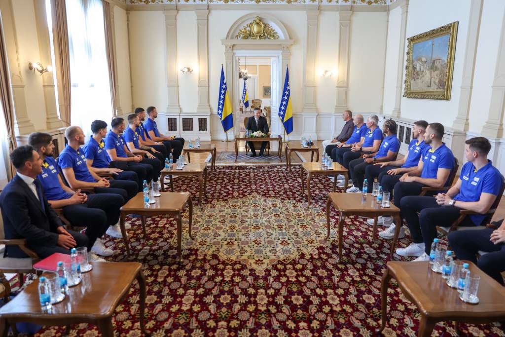 Bećirović dočekao Zmajeve: Vi ste primjer kako se gradi ponos države