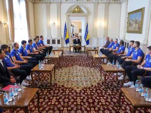 Bećirović dočekao Zmajeve: Vi ste primjer kako se gradi ponos države