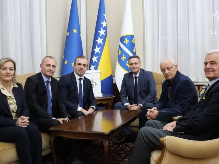Bećirović razgovarao s dekanom i profesorima Fakulteta političkih nauka
