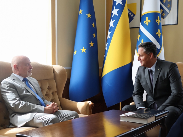 Bećirović razgovarao sa ambasadorom Republike Poljske u BiH Jaroslavom Lindenbergom