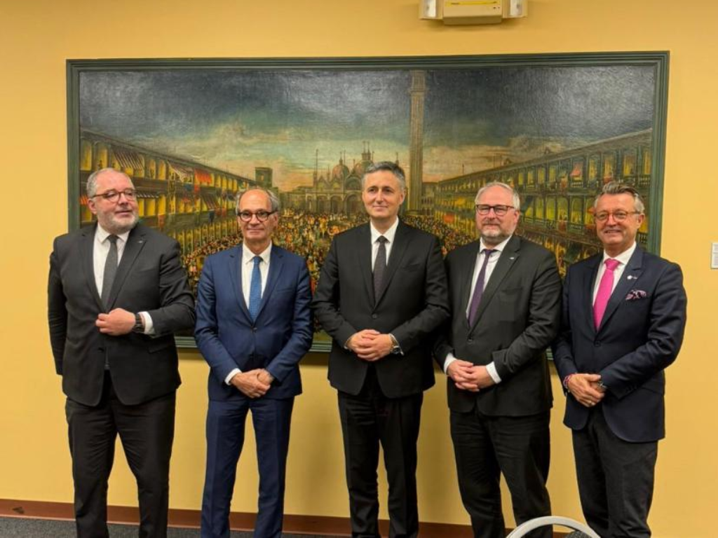 Bećirović s francuskim parlamentarcima: Prijetnje iz RS-a opasnost su za mir