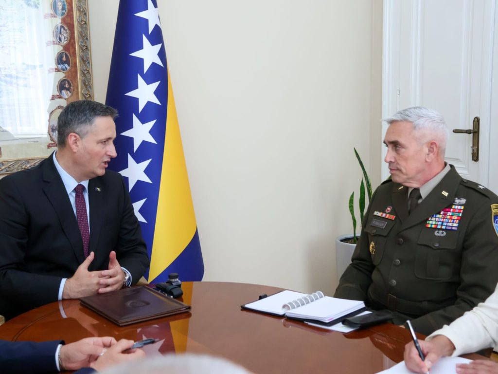 Bećirović s komandantom NATO-a: Što prije uputit poziv BiH