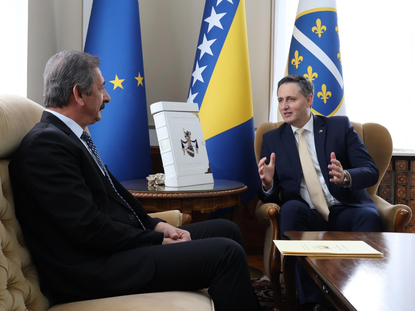 Bećirović s Namoorom: Podrška naporima za mirno okončanje sukoba na Bliskom istoku