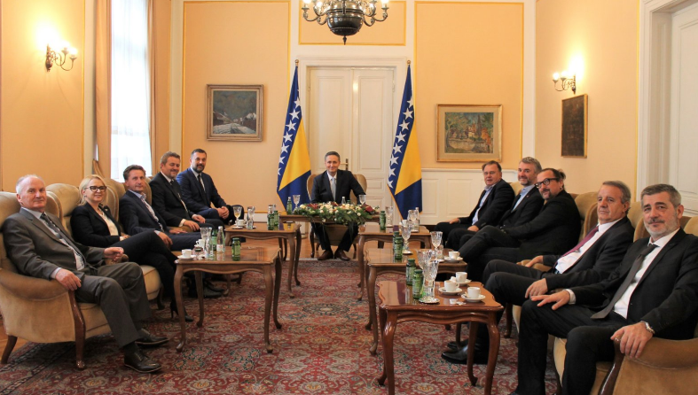 Bećirović s predsjednicima stranka koje su ga podržale 