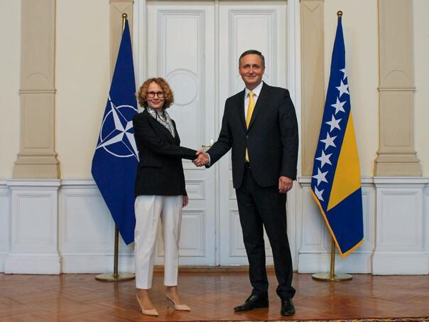Bećirović sa čelnicom NATO-a: Napadi na BiH se moraju zaustaviti