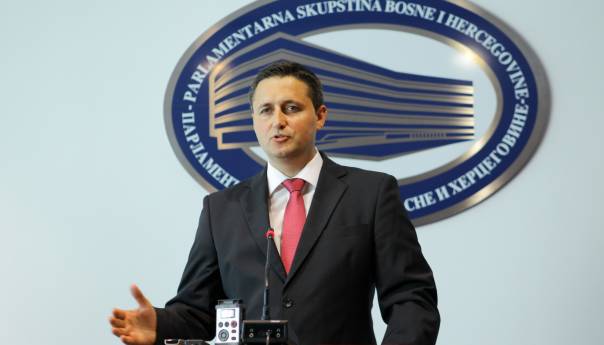 Bećirović Sattleru i Inzku: Prestanite učestvovati u potkopavanju Dejtona