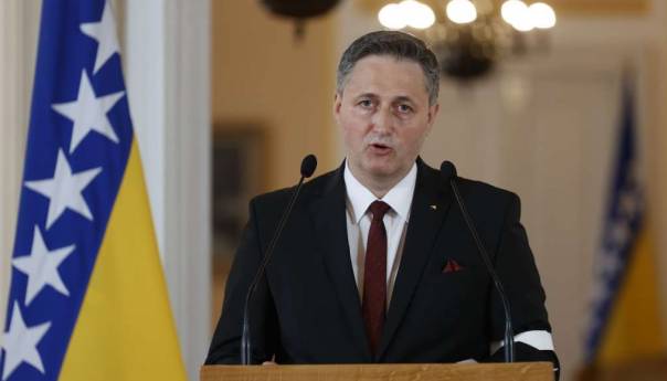 Bećirović se oglasio nakon nasilja u školi u Lukavcu