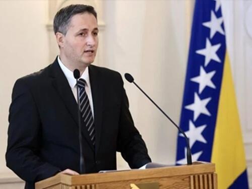 Bećirović: Ciljano žele raspravu o VIP salonima i zaborav na napad na ustavni poredak
