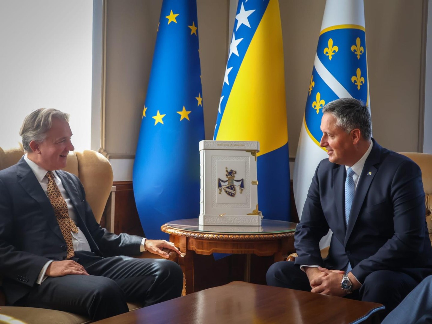 Bećirović se oprostio od britanskog ambasadora: UK ostaje jedan od najvažnijih partnera BiH