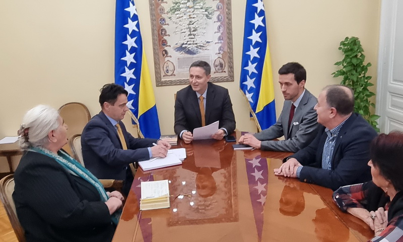 Bećirović se sastao sa Majkama Srebrenice i Muratom Tahirovićem