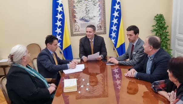 Bećirović se sastao sa Majkama Srebrenice i Muratom Tahirovićem