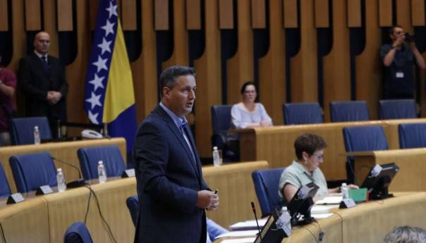 Bećirović: Sramni prijedlog koji predviđa povećanje plaća najviših državnih funkcionera