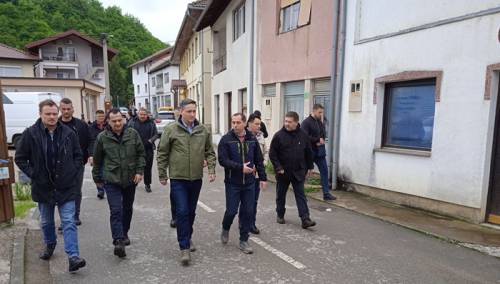 Bećirović stigao u Kulen Vakuf, obilazi poplavljena mjesta