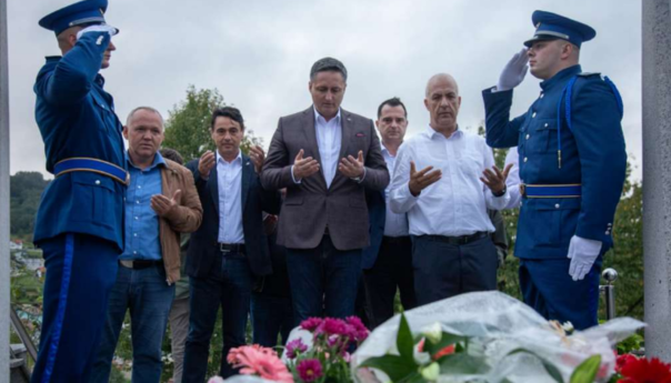 Bećirović u Bužimu odao počast heroju Izetu Naniću