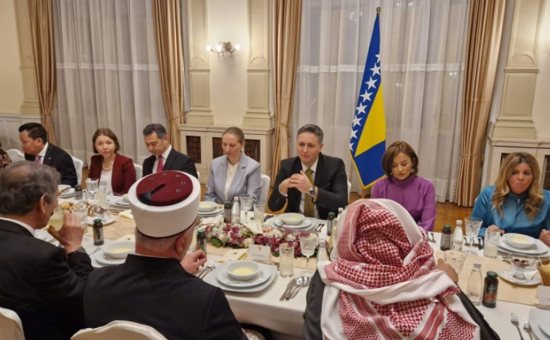 Bećirović upriličio iftar za strane diplomate i reisa Kavazovića