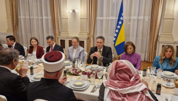 Bećirović upriličio iftar za strane diplomate i reisa Kavazovića