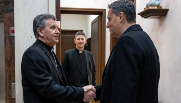 Bećirović uputio čestitku katolicima za Božić