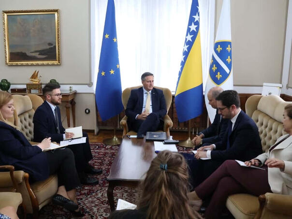 Bećirović uskoro u Parizu, potvrđen sastanak s Macronom