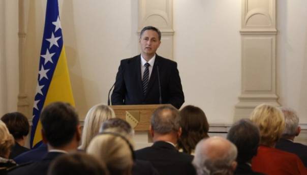 Bećirović: Vrijeme je da se uzdignemo iznad svađa i ljutnji