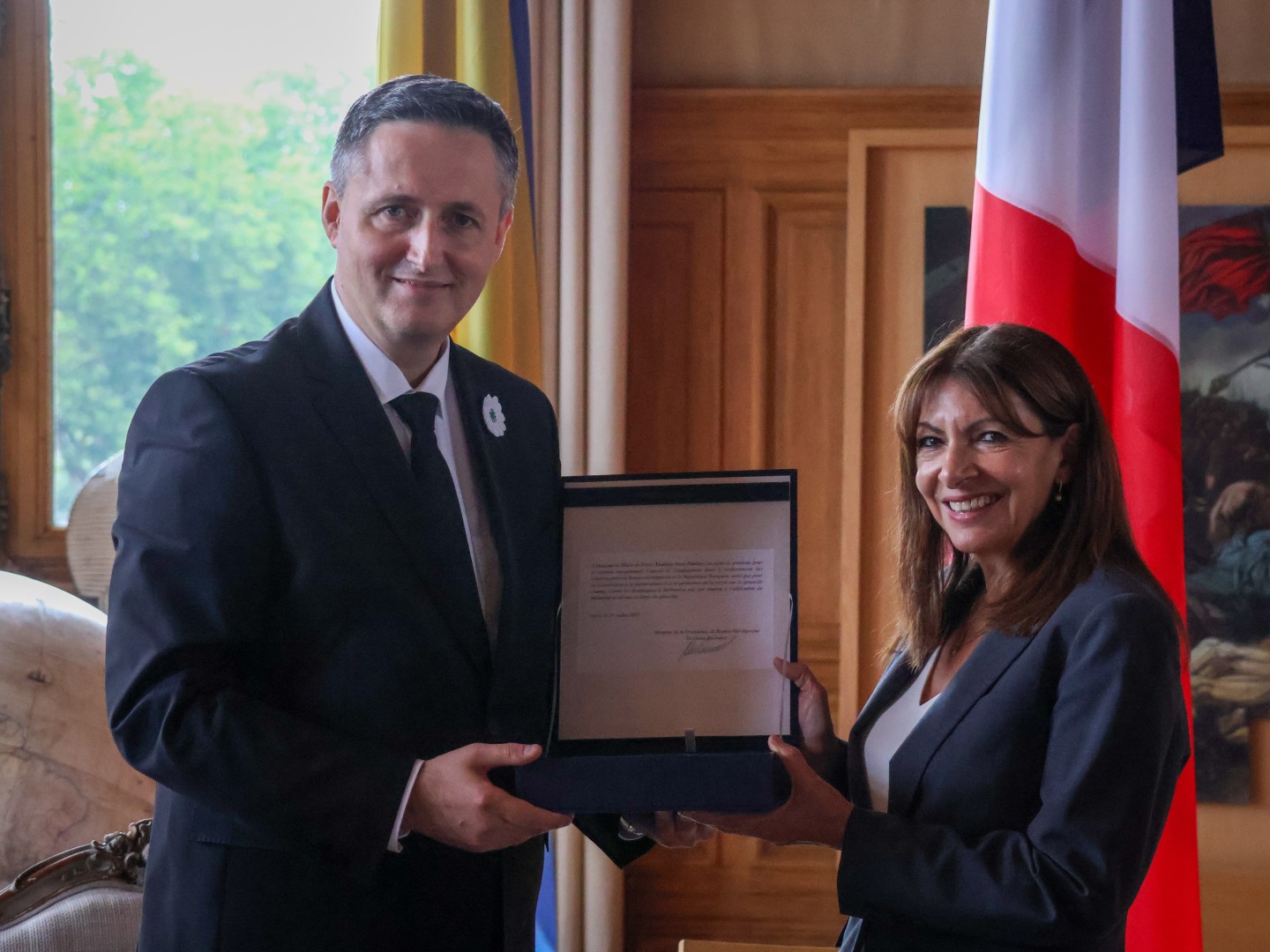 Bećirović zahvalio gradonačelnici Pariza: Velika borba za sjećanje na Srebrenicu