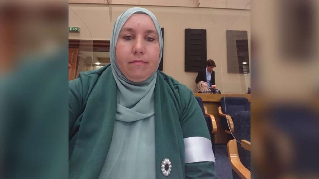 Begija Smajić na sjednici NSRS s bijelom trakom