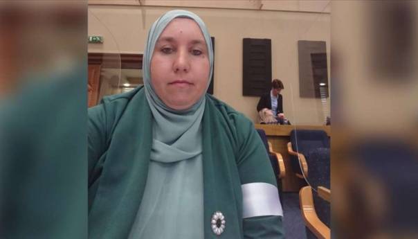 Begija Smajić na sjednici NSRS s bijelom trakom