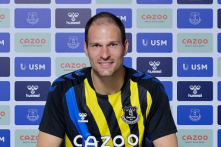 Begović potpisao za Everton