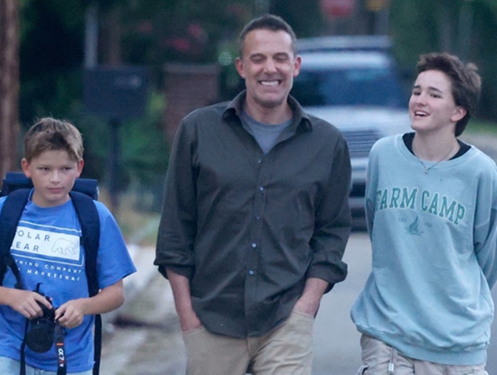 Ben Affleck snimljen u šetnji sa djecom, nije skidao osmijeh sa lica