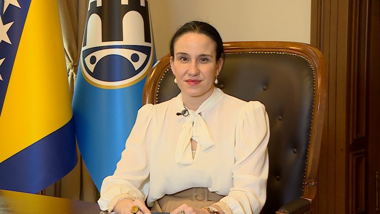 Benjamina Karić odbila prijedlog Naše stranke za tekst na spomeniku na Kazanima