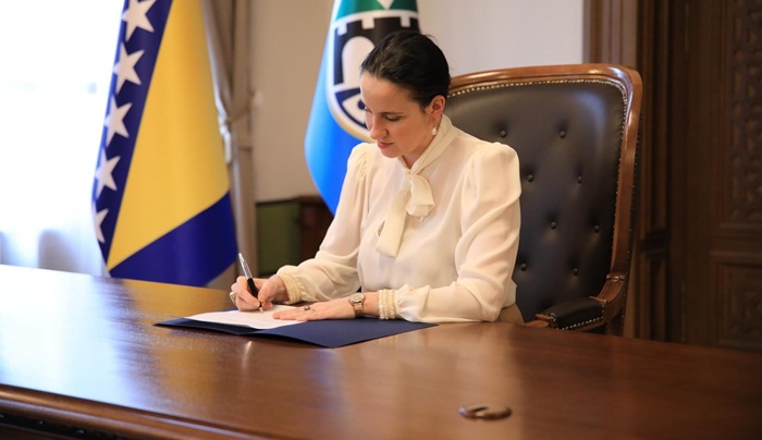Benjamina Karić odlučila prodati službeni automobil Grada