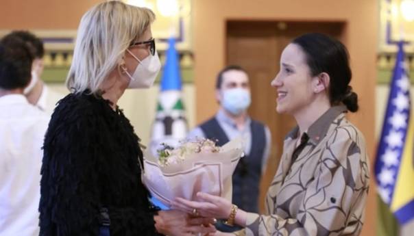 Benjamina Karić ponudila Jasmili Žbanić mjesto pro-bono savjetnice