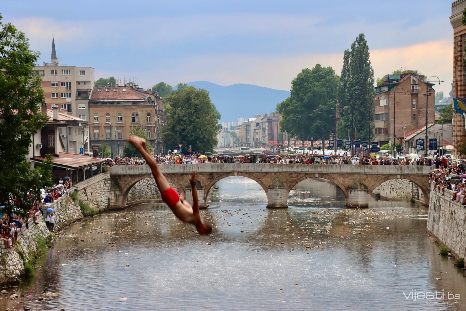 Bentbaša Cliff Diving oživljava duh sarajevskog ljeta!