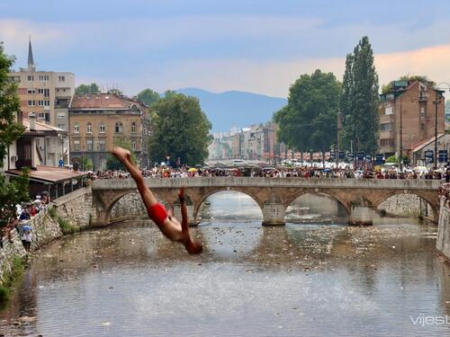 Bentbaša Cliff Diving oživljava duh sarajevskog ljeta!