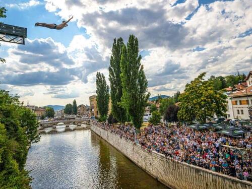 Bentbaša Cliff Diving se vraća u srce Sarajeva