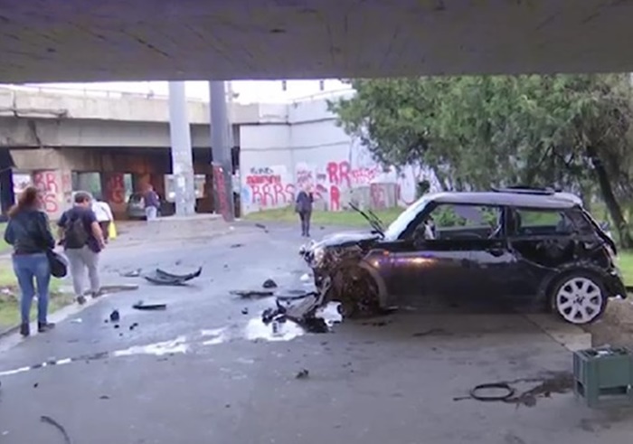 Beograd: Automobil sletio na pješačku stazu, vatrogasci izvlačili povrijeđene
