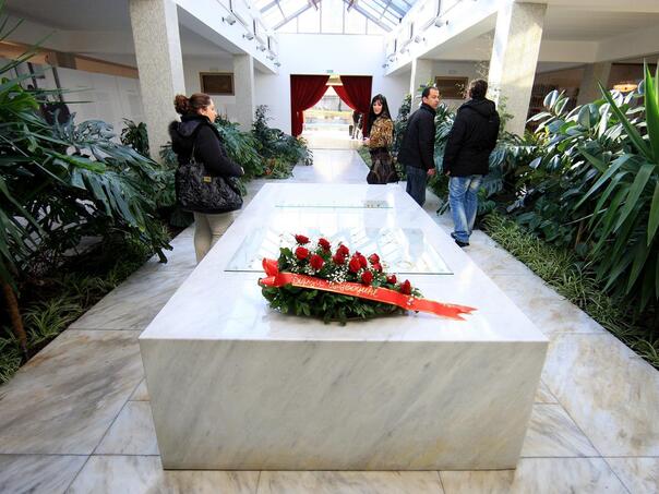 Bacio molotovljev koktel na Titov grob: "Uništiću ustaško leglo"