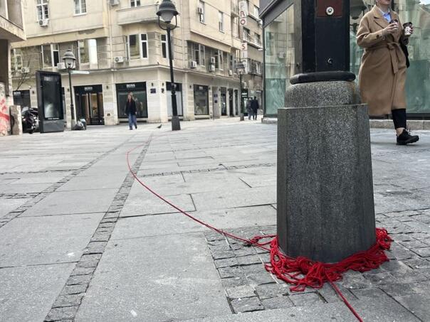 Beograd: Crvena nit od 1.425 koraka kao sjećanje na opsadu Sarajeva