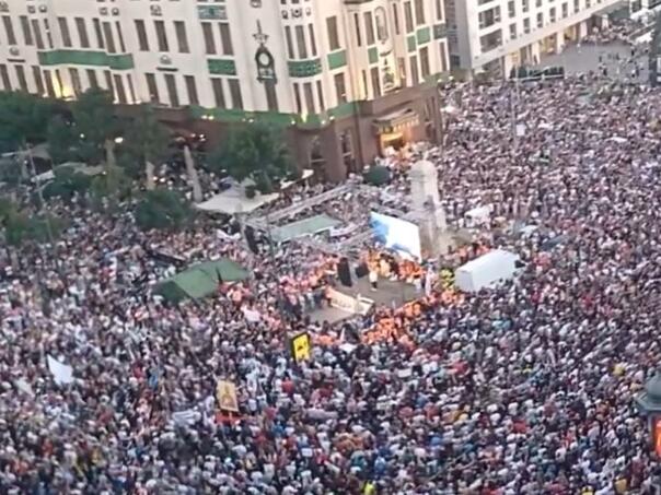 Beograd: Hiljade demostranata krenulo prema mostu Gazela, spremaju ga blokirati