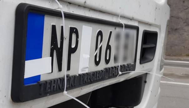 Beograd i Priština bez dogovora o tablicama, ostaju stikeri
