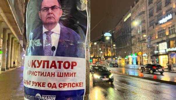 Beograd izlijepljen plakatima na kojima je 'okupator' Christian Schmidt